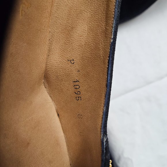 DONATED: Mr. Seymour Women's Navy Suede High Heels - Made in Spain Size 8 B - Picture 11 of 16